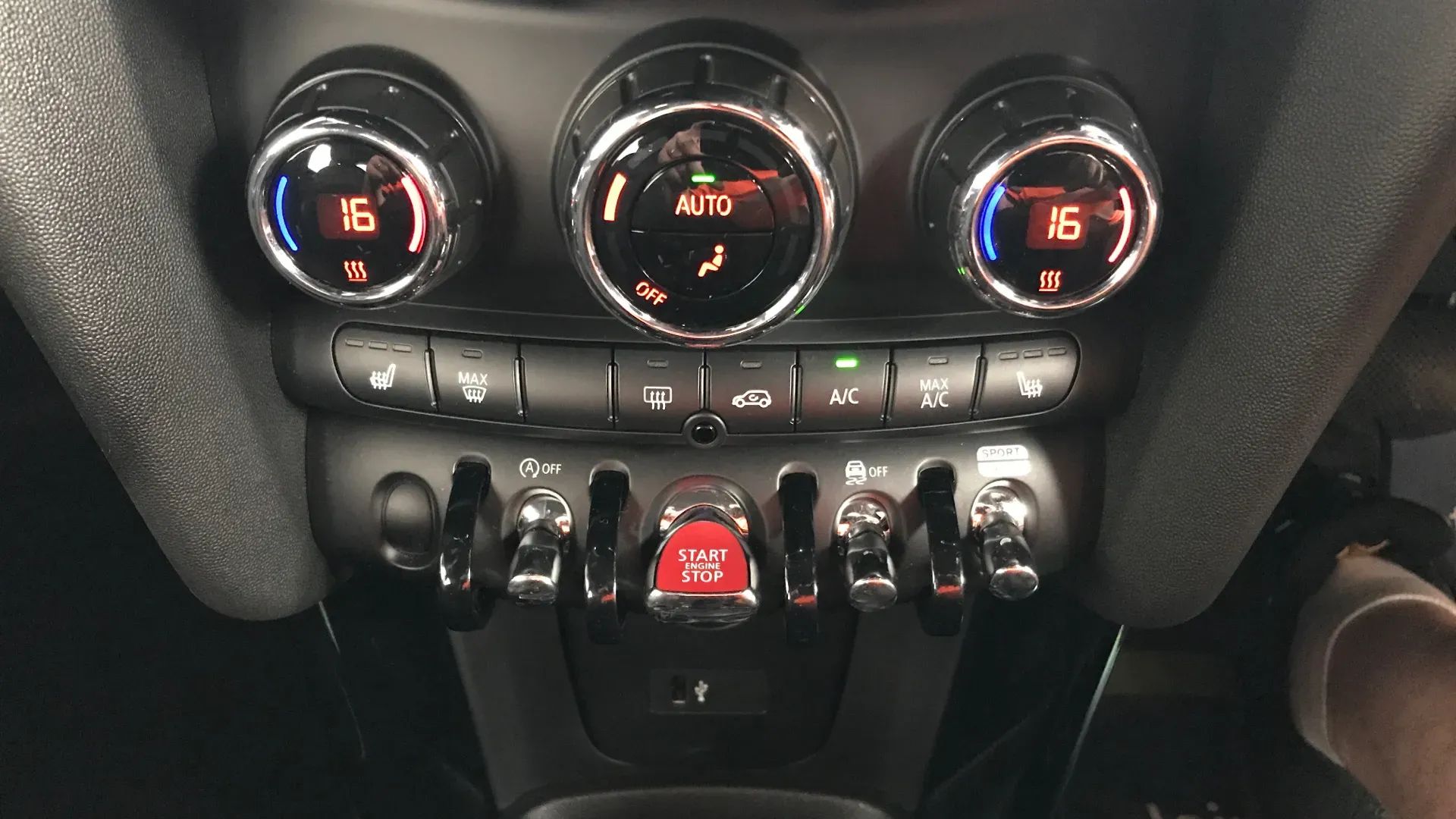 2023 MINI 5-Door Hatch