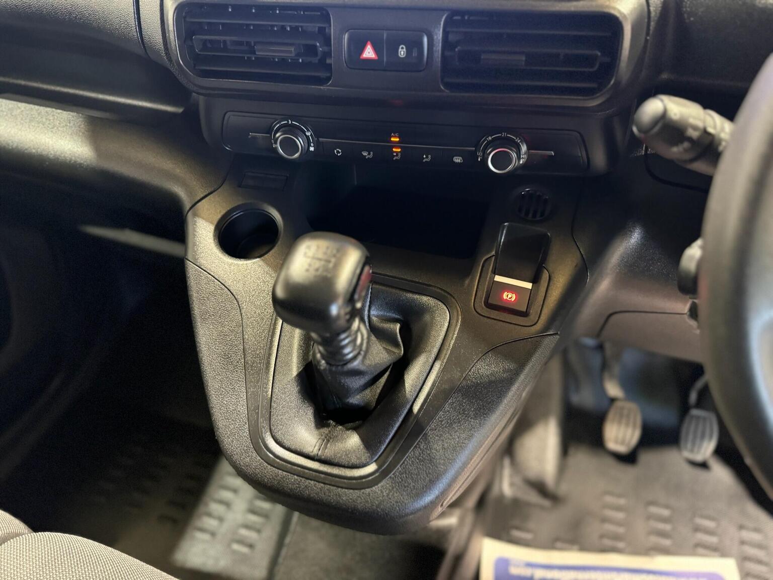 2022 PEUGEOT PARTNER