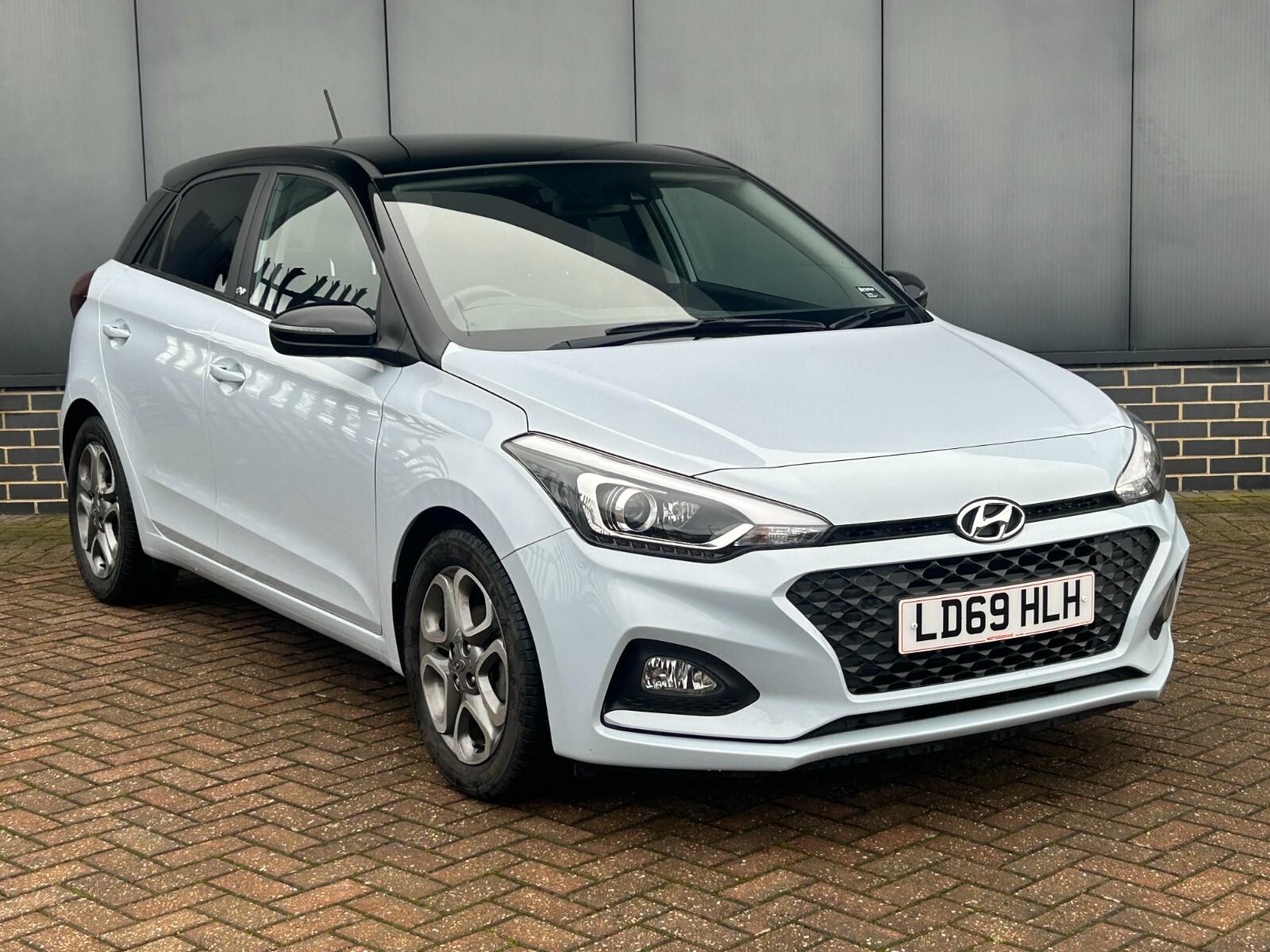 i20
