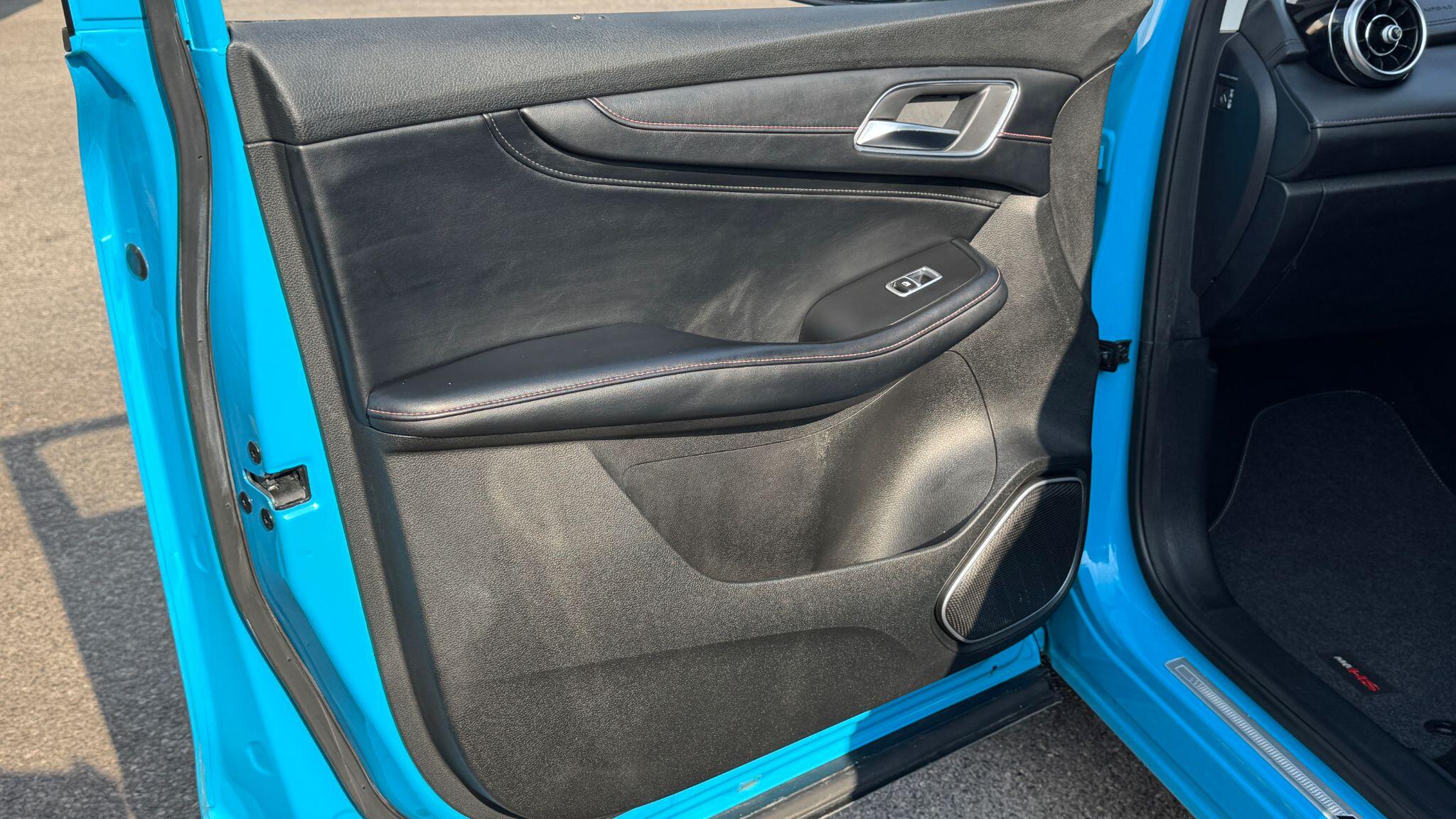2022 MG HS