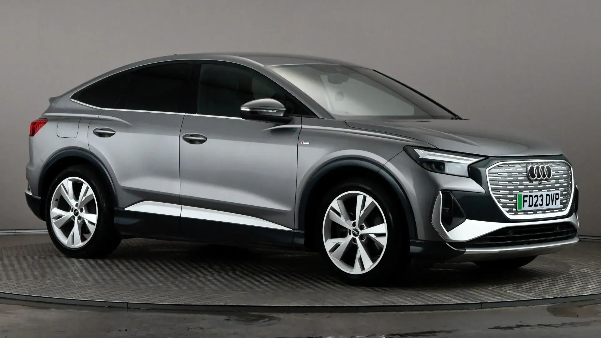 Q4 Sportback e-tron