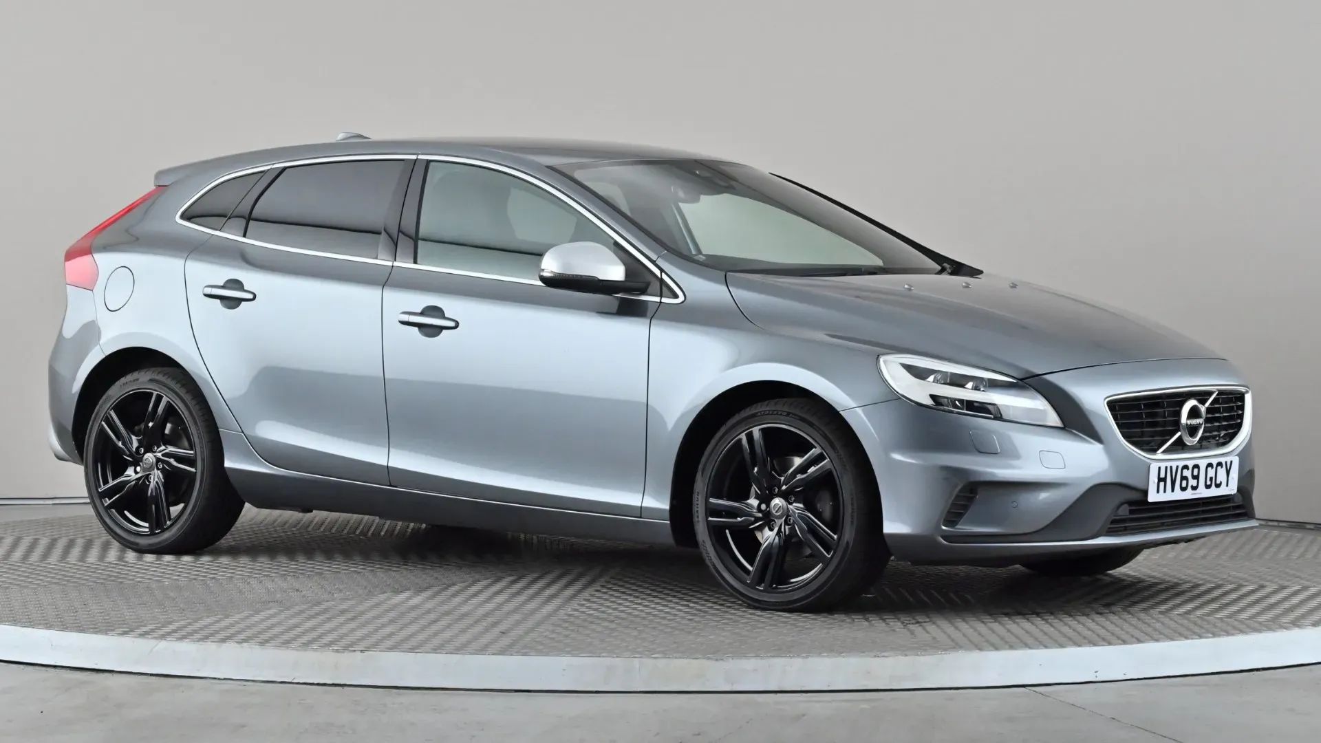 V40