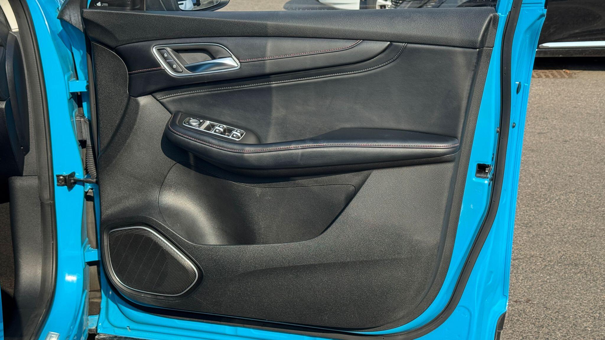 2022 MG HS