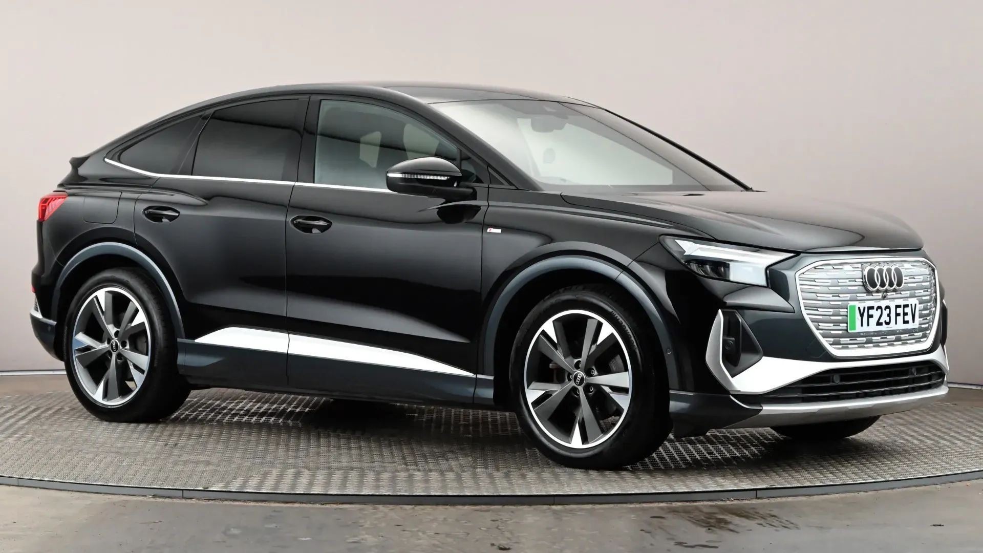 Q4 Sportback e-tron