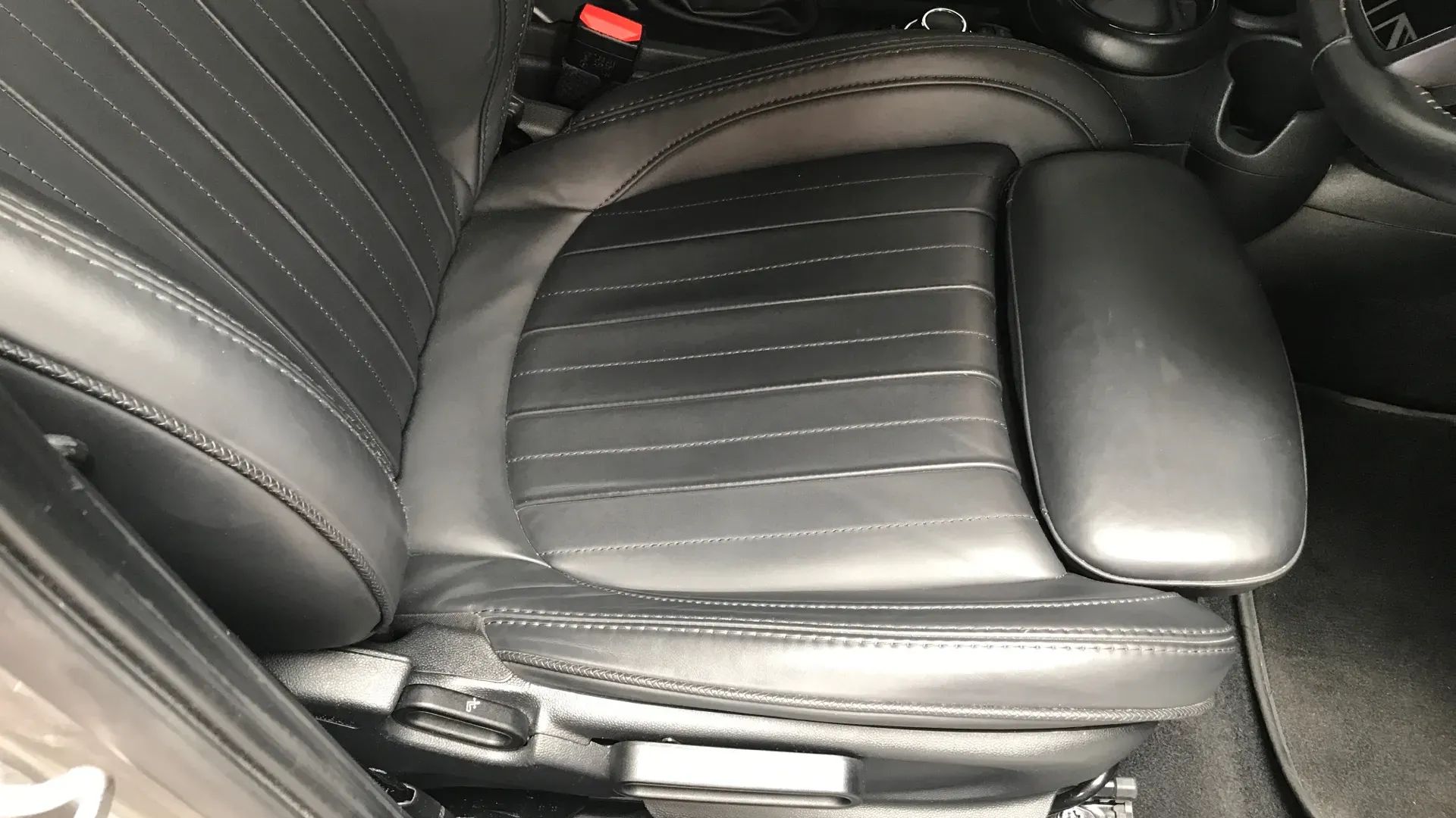 2023 MINI 5-Door Hatch