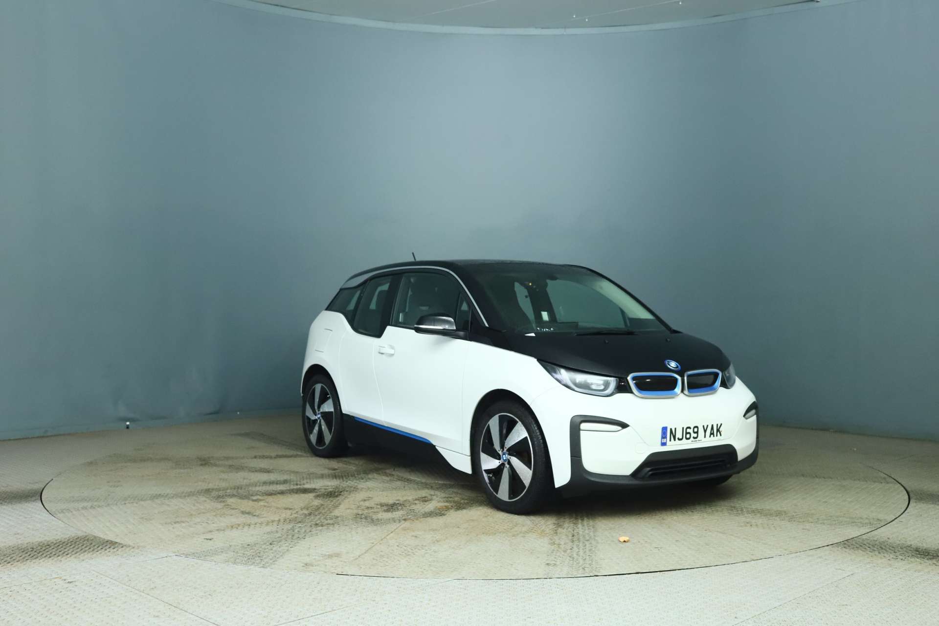 i3