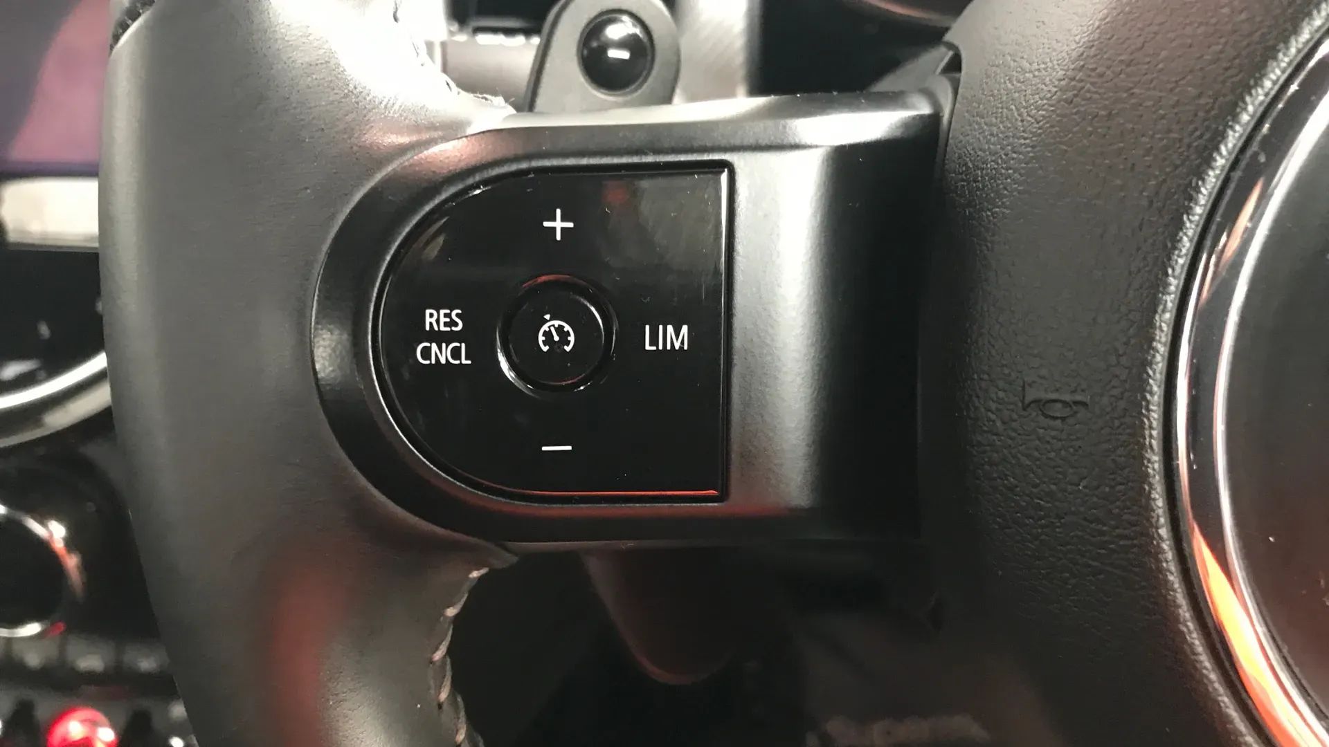 2023 MINI 5-Door Hatch
